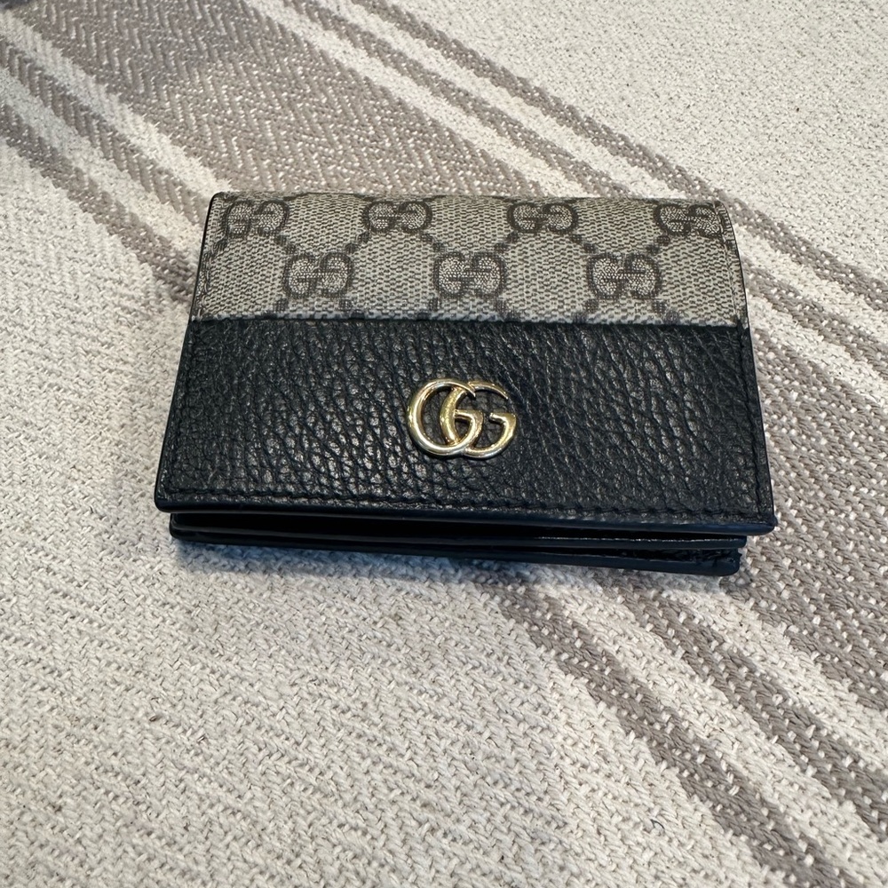 Gucci GG Marmont Black Card Case Wallet with Gold Accents Great Condition